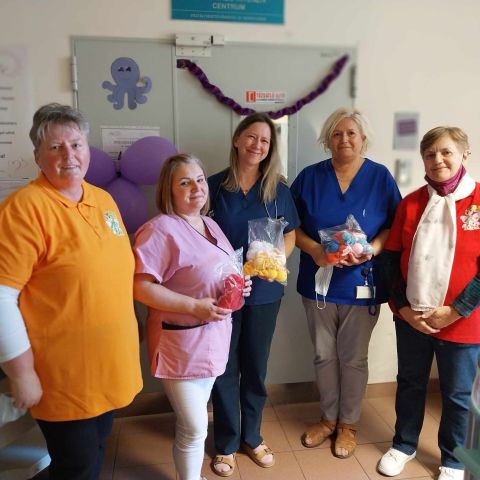 Átadásra kerültek a REGEA Alapítvány apró polipjai, a Borsod Megyei Kórház miskolci koraszülött osztályán.